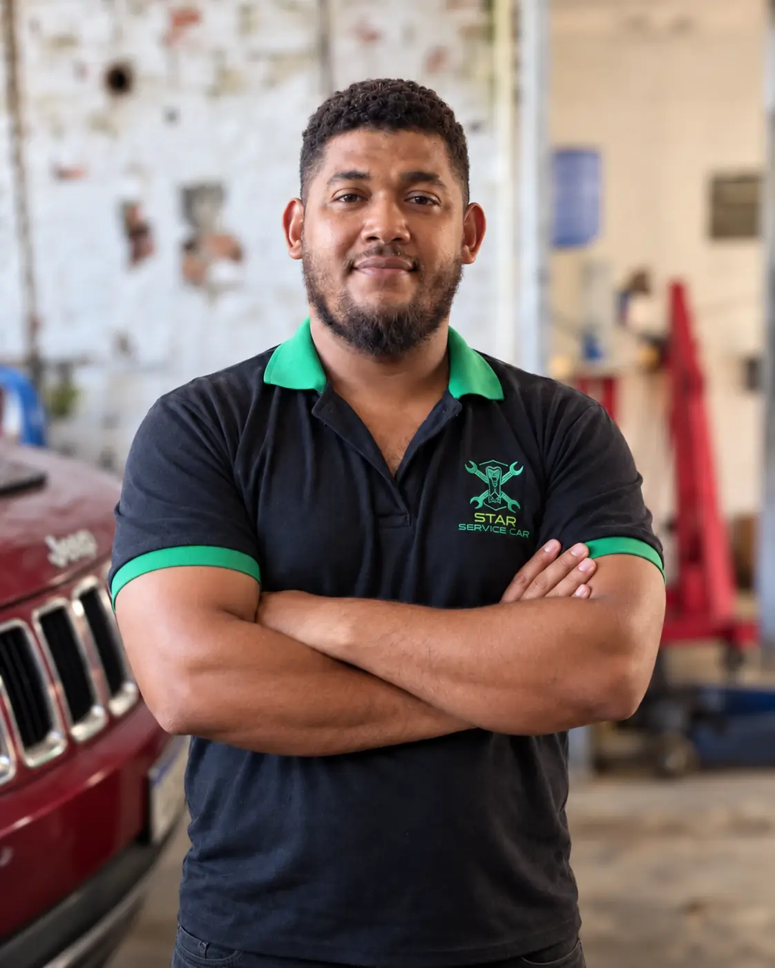 Técnico responsável pela Star Service Car na oficina do Turu, em São Luís.